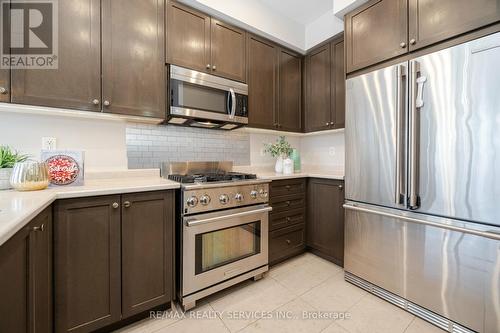 27 Mcpherson Road, Caledon, ON - Indoor Photo Showing Kitchen With Upgraded Kitchen