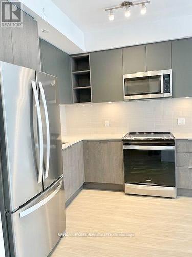 715 - 50 Dunfield Avenue, Toronto, ON - Indoor Photo Showing Kitchen