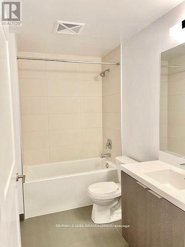 715 - 50 Dunfield Avenue, Toronto, ON - Indoor Photo Showing Bathroom