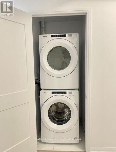 715 - 50 Dunfield Avenue, Toronto, ON - Indoor Photo Showing Laundry Room