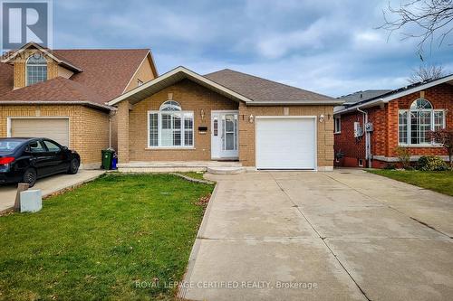 482 Berkindale Drive N, Hamilton, ON - Outdoor With Facade