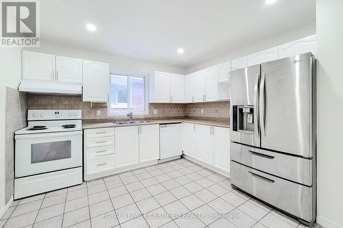 482 Berkindale Drive N, Hamilton, ON - Indoor Photo Showing Kitchen