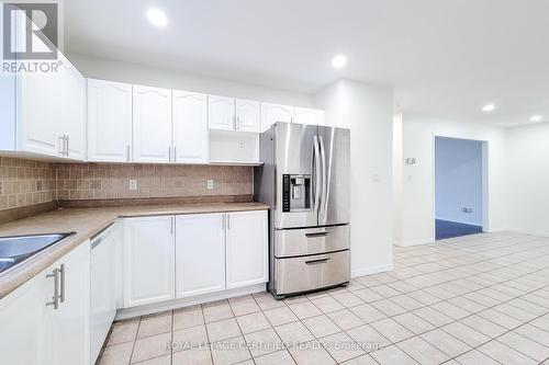 482 Berkindale Drive N, Hamilton, ON - Indoor Photo Showing Kitchen