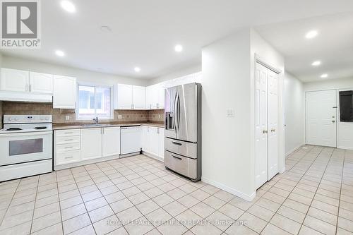 482 Berkindale Drive N, Hamilton, ON - Indoor Photo Showing Kitchen