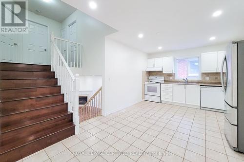 482 Berkindale Drive N, Hamilton, ON - Indoor Photo Showing Kitchen