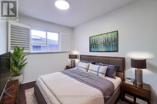 482 Berkindale Drive N, Hamilton, ON - Indoor Photo Showing Bedroom