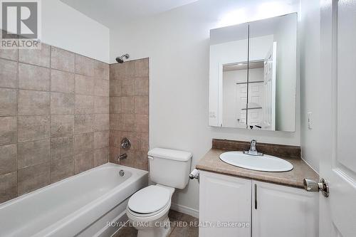 482 Berkindale Drive N, Hamilton, ON - Indoor Photo Showing Bathroom