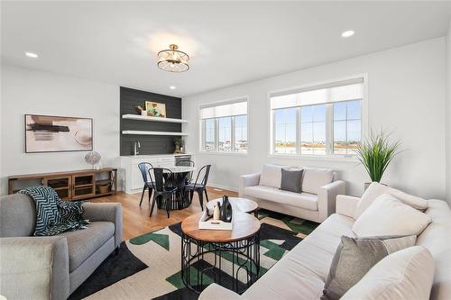 6 Ammeter Bay, Headingley, MB - Indoor Photo Showing Living Room