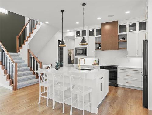 6 Ammeter Bay, Headingley, MB - Indoor Photo Showing Kitchen With Upgraded Kitchen