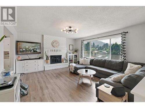 11029 Victoria Road S, Summerland, BC - Indoor Photo Showing Living Room With Fireplace