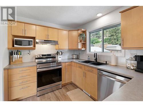 11029 Victoria Road S, Summerland, BC - Indoor Photo Showing Kitchen With Double Sink