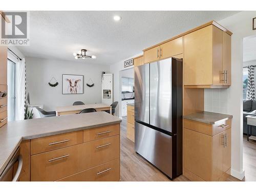 11029 Victoria Road S, Summerland, BC - Indoor Photo Showing Kitchen