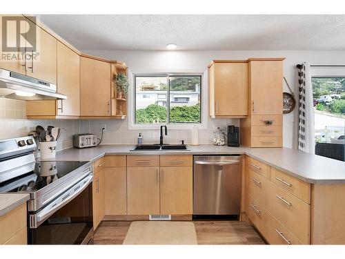 11029 Victoria Road S, Summerland, BC - Indoor Photo Showing Kitchen With Double Sink