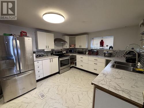 2755 Hart Highway, Prince George, BC - Indoor Photo Showing Kitchen With Double Sink