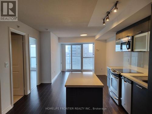 2405 - 386 Yonge Street, Toronto, ON - Indoor Photo Showing Kitchen