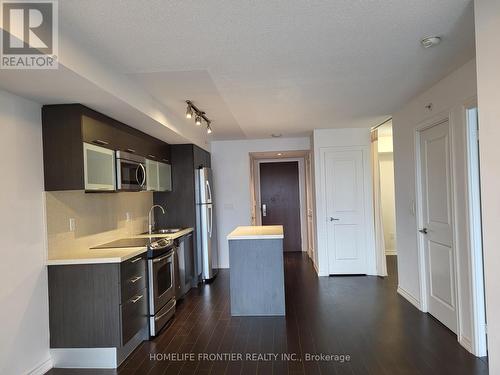 2405 - 386 Yonge Street, Toronto, ON - Indoor Photo Showing Kitchen