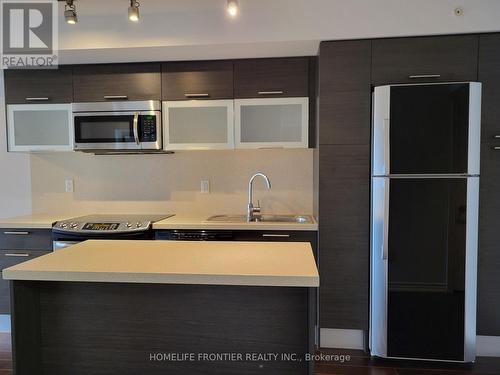 2405 - 386 Yonge Street, Toronto, ON - Indoor Photo Showing Kitchen With Double Sink With Upgraded Kitchen