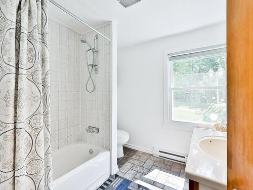 Bathroom - 2120 Mtée Des Quatre-Lacs, Saint-Adolphe-D'Howard, QC - Indoor Photo Showing Bathroom