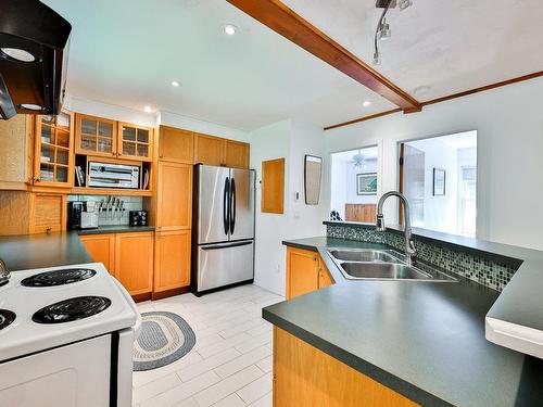 Kitchen - 2120 Mtée Des Quatre-Lacs, Saint-Adolphe-D'Howard, QC - Indoor Photo Showing Kitchen With Double Sink