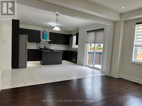 9 Lyle Way, Brampton, ON - Indoor Photo Showing Kitchen