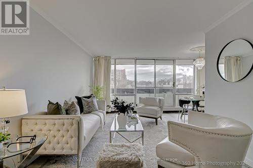 414 - 455 Sentinel Road, Toronto, ON - Indoor Photo Showing Living Room