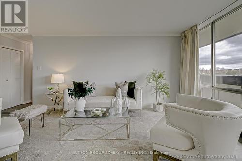 414 - 455 Sentinel Road, Toronto, ON - Indoor Photo Showing Living Room