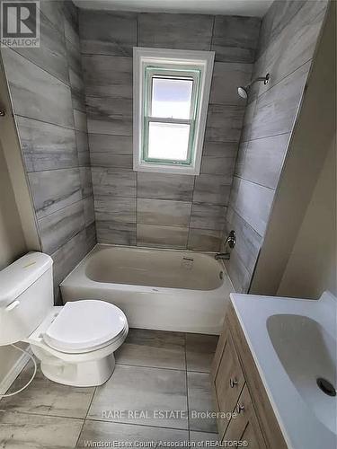 1773 Hall Avenue, Windsor, ON - Indoor Photo Showing Bathroom