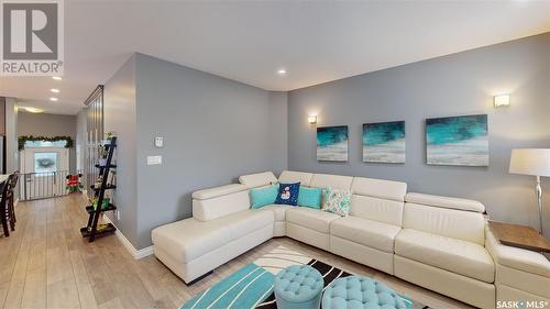 7033 Maple Fern Bay, Regina, SK - Indoor Photo Showing Living Room