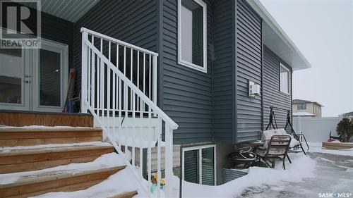 7033 Maple Fern Bay, Regina, SK - Outdoor