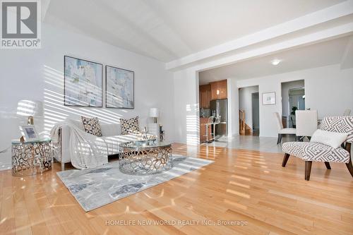 25 Saddlebrook Drive, Markham, ON - Indoor Photo Showing Living Room