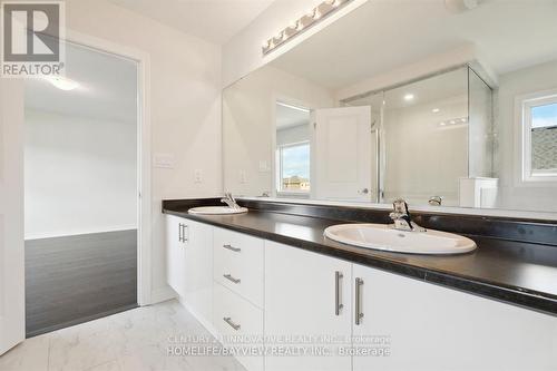 Upper - 137 Terry Fox Drive W, Barrie, ON - Indoor Photo Showing Bathroom