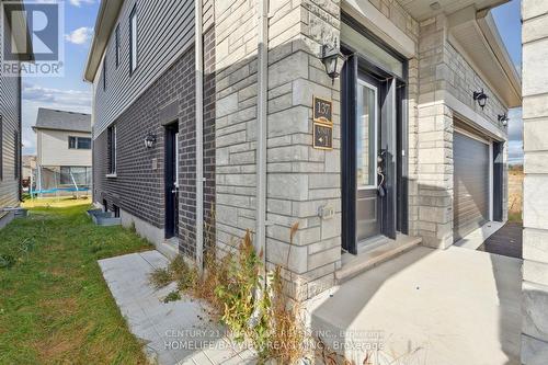 Upper - 137 Terry Fox Drive W, Barrie, ON - Outdoor