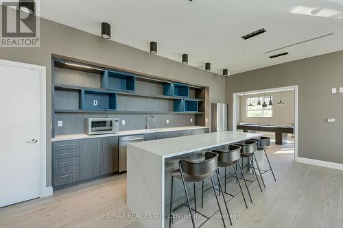 611 - 58 Lakeside Terrace, Barrie, ON - Indoor Photo Showing Kitchen