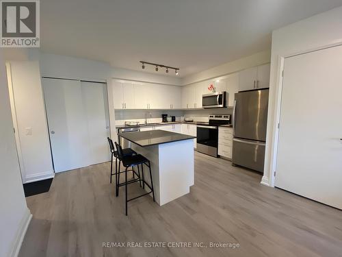 611 - 58 Lakeside Terrace, Barrie, ON - Indoor Photo Showing Kitchen