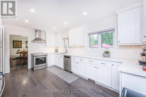 6845 19Th Side Road, King, ON - Indoor Photo Showing Kitchen With Upgraded Kitchen