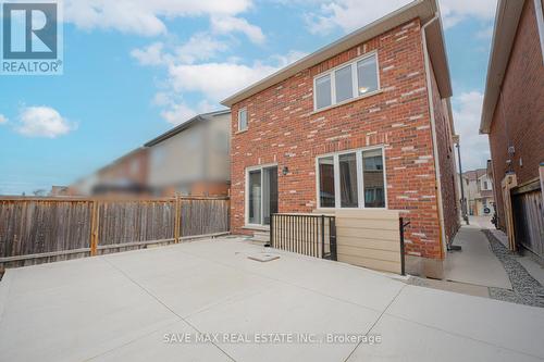 131 Vanhorne Close, Brampton, ON - Outdoor With Exterior