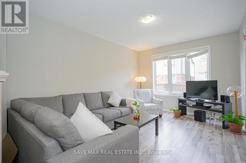 131 Vanhorne Close, Brampton, ON - Indoor Photo Showing Living Room