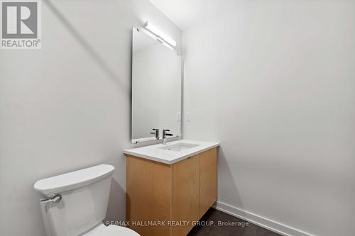 693 Honeydew Street, Ottawa, ON - Indoor Photo Showing Bathroom