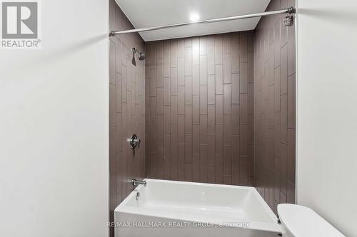 693 Honeydew Street, Ottawa, ON - Indoor Photo Showing Bathroom