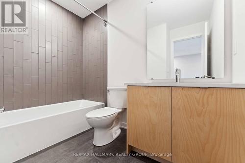 693 Honeydew Street, Ottawa, ON - Indoor Photo Showing Bathroom