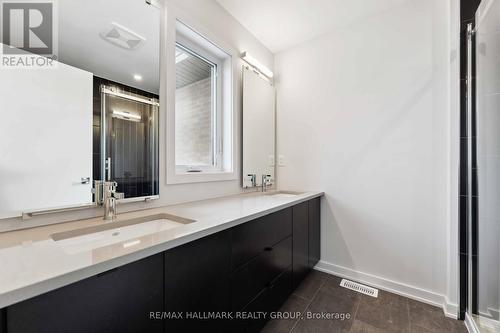 693 Honeydew Street, Ottawa, ON - Indoor Photo Showing Bathroom