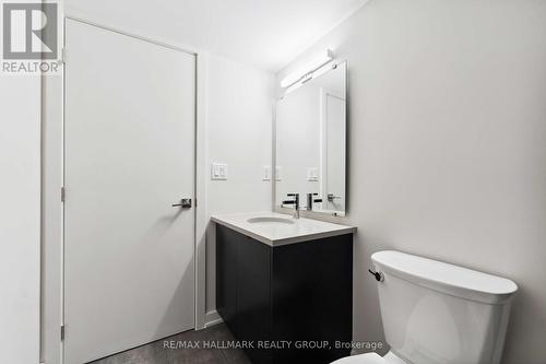 693 Honeydew Street, Ottawa, ON - Indoor Photo Showing Bathroom