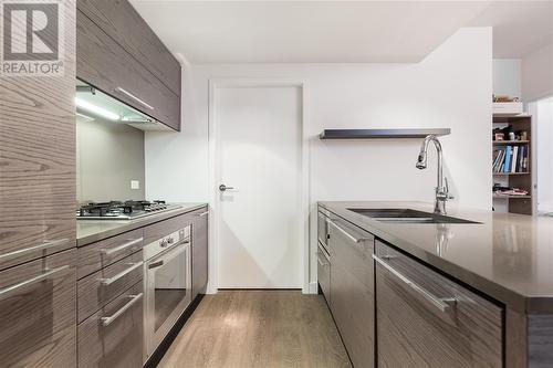 305 5782 Berton Avenue, Vancouver, BC - Indoor Photo Showing Kitchen