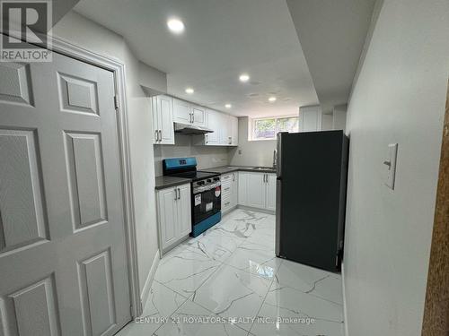 404 Trent Street W, Whitby, ON - Indoor Photo Showing Kitchen