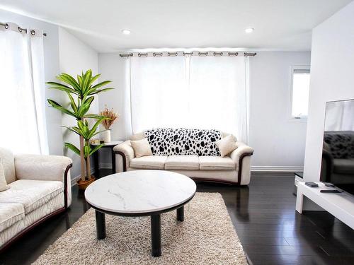 Salon - 9040 Boul. Marie-Victorin, Brossard, QC - Indoor Photo Showing Living Room