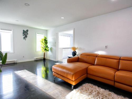 Salon - 9040 Boul. Marie-Victorin, Brossard, QC - Indoor Photo Showing Living Room