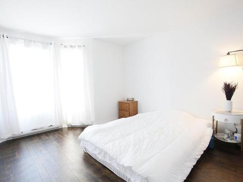 Chambre Ã Â coucher - 9040 Boul. Marie-Victorin, Brossard, QC - Indoor Photo Showing Bedroom