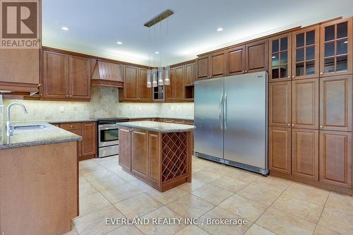 138 Lady Fenyrose Avenue, Vaughan, ON - Indoor Photo Showing Kitchen