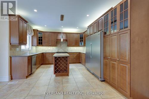 138 Lady Fenyrose Avenue, Vaughan, ON - Indoor Photo Showing Kitchen