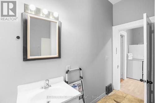 5 Marlborough Street, Brantford, ON - Indoor Photo Showing Bathroom